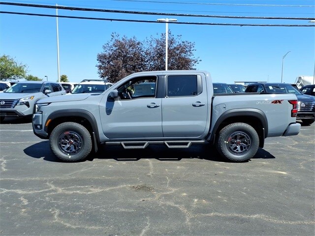 2026 Nissan Frontier PRO-4X photo 3