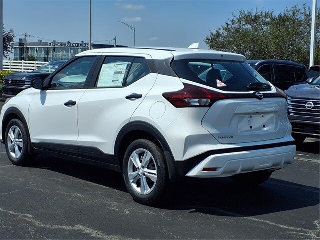 2025 Nissan Kicks Play S photo 2