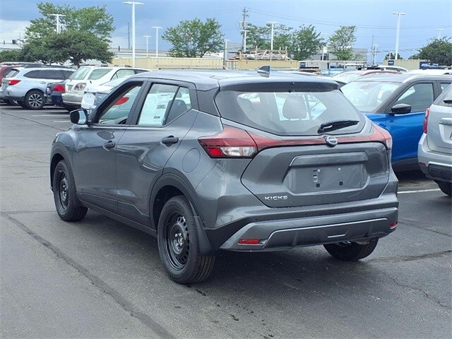 2025 Nissan Kicks Play S photo 3