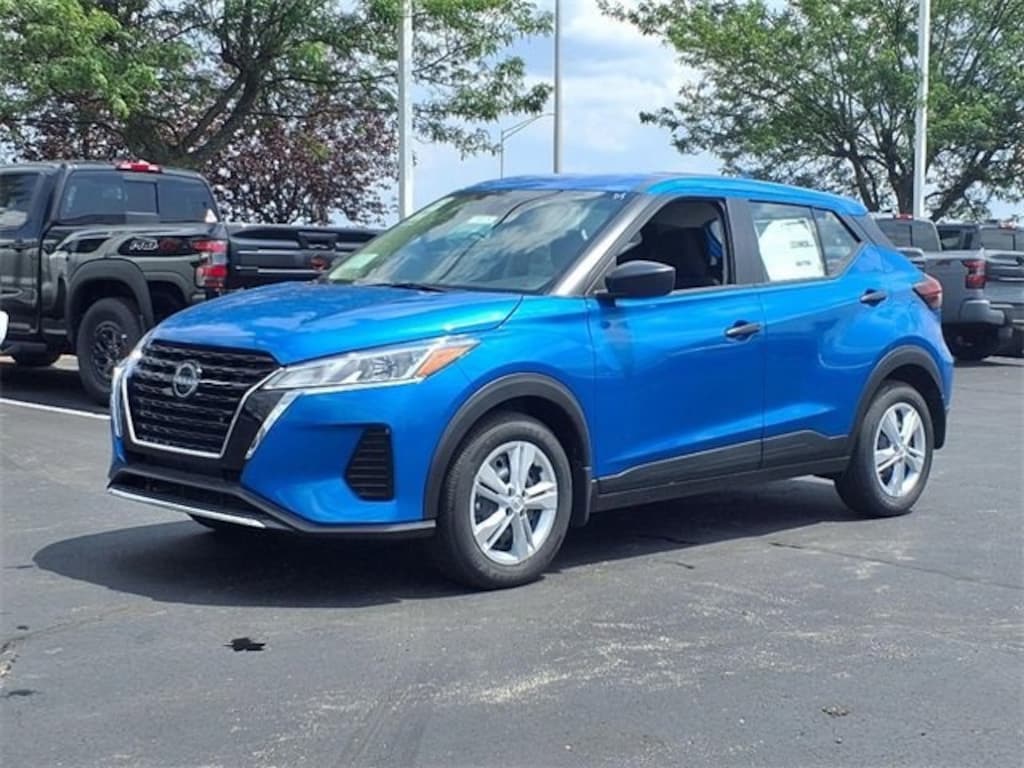 New 2025 Nissan Kicks Play Play SUV