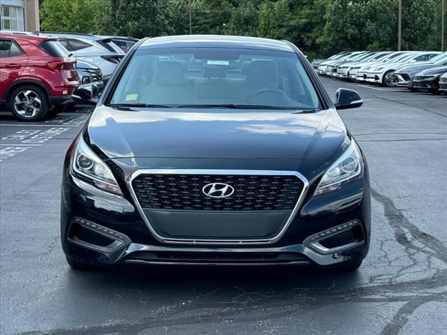 Used 2016 Hyundai Sonata Hybrid Base with VIN KMHE24L18GA024669 for sale in Florence, KY