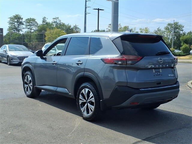 2022 Nissan Rogue SV photo 2