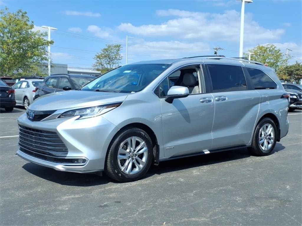 Used 2021 Toyota Sienna Limited Minivan/Van