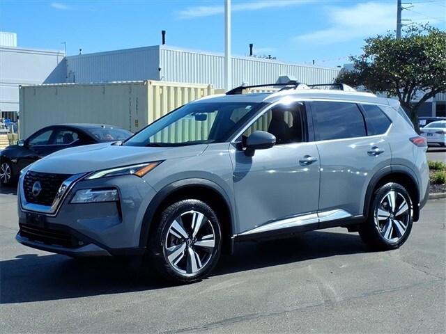 2022 Nissan Rogue SL photo 2