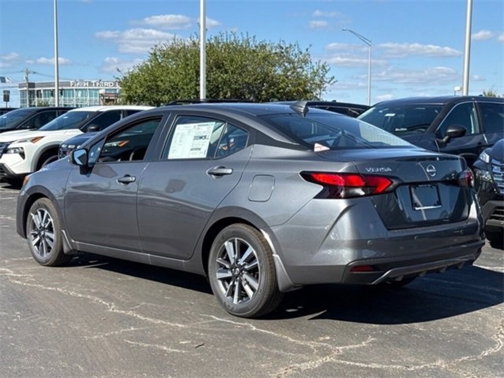 New 2025 Nissan Versa 1.6 SV Sedan