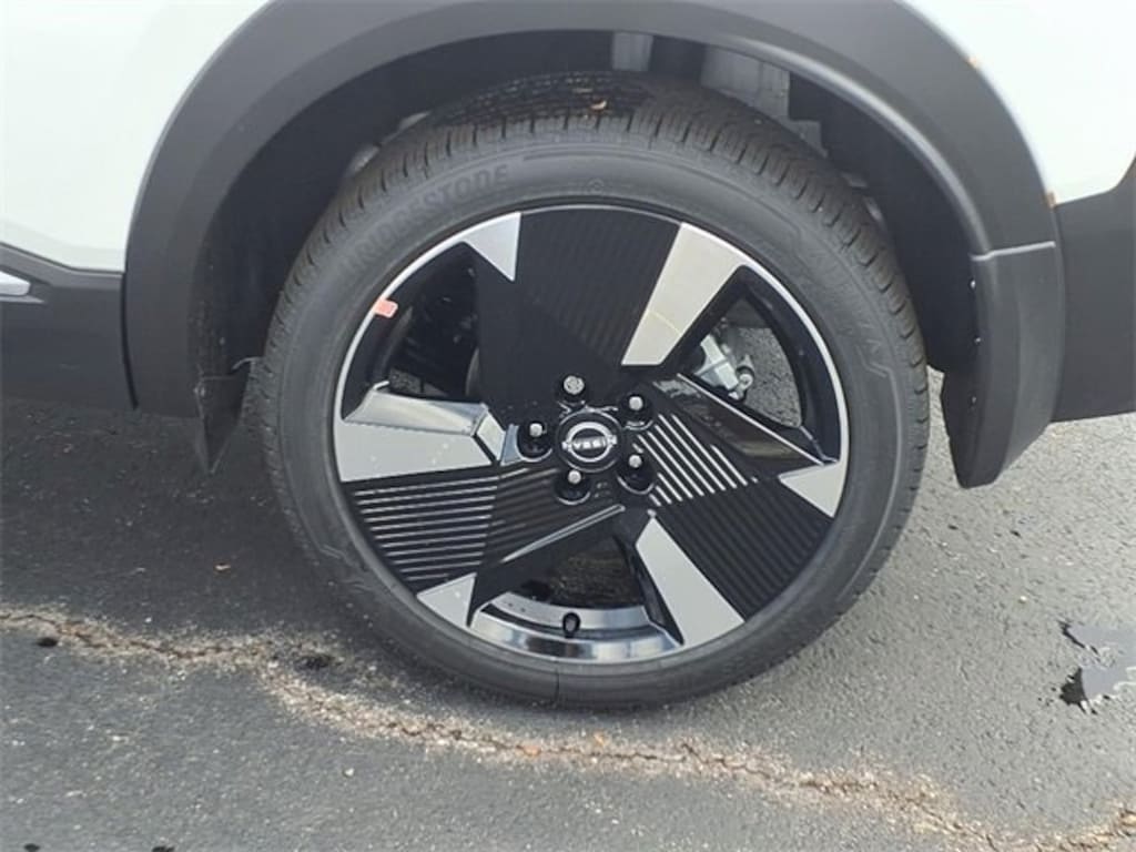 New 2025 Nissan Kicks SR SUV