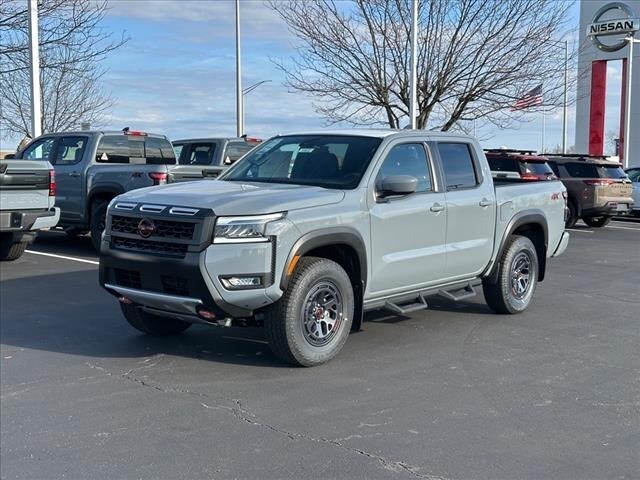 2025 Nissan Frontier PRO-4X photo 2