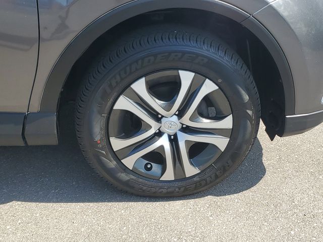 2016 Toyota RAV4 LE - Photo 6