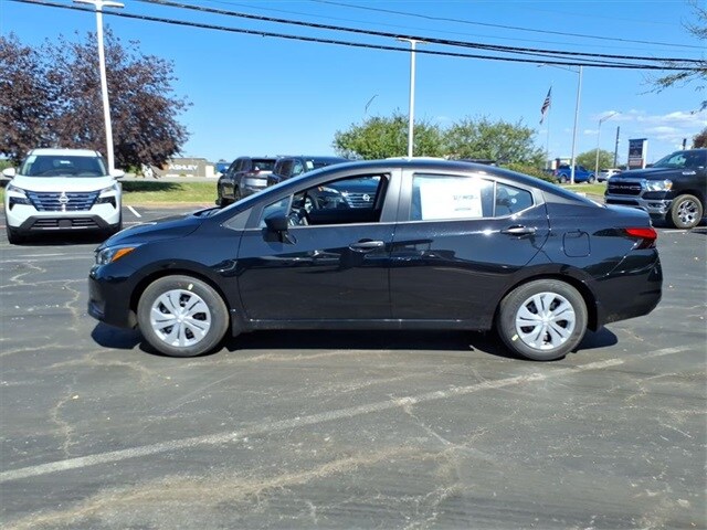 2025 Nissan Versa 1.6 S photo 3