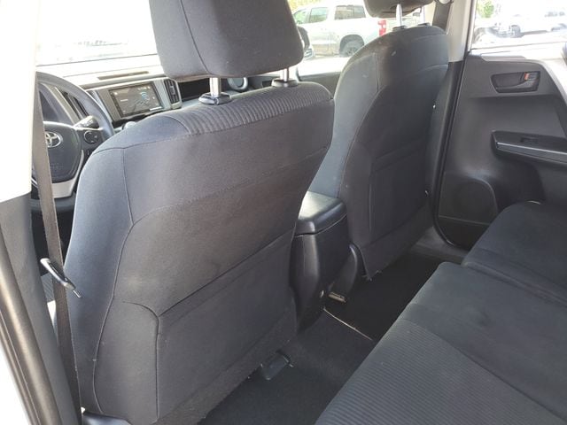 2016 Toyota RAV4 LE - Photo 12