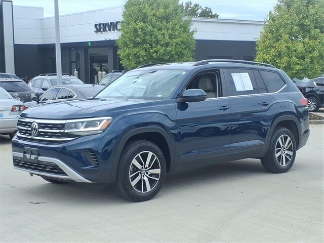 2023 Volkswagen Atlas SE photo 2