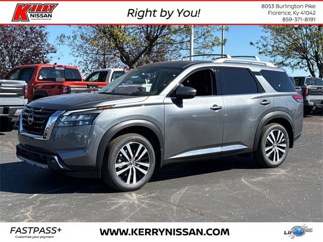 2025 Nissan Pathfinder Platinum's photo