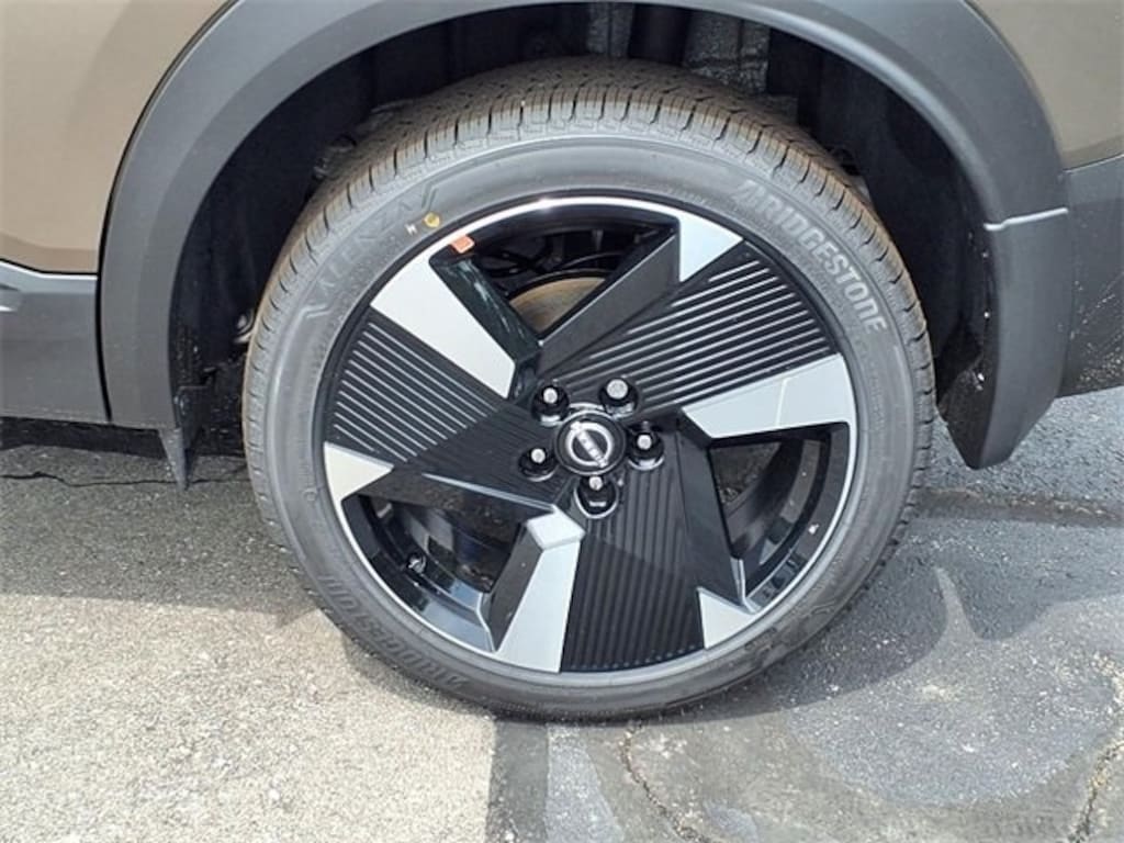 New 2025 Nissan Kicks SR SUV