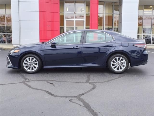 Used 2022 Toyota Camry LE with VIN 4T1C11AK5NU629992 for sale in Florence, KY