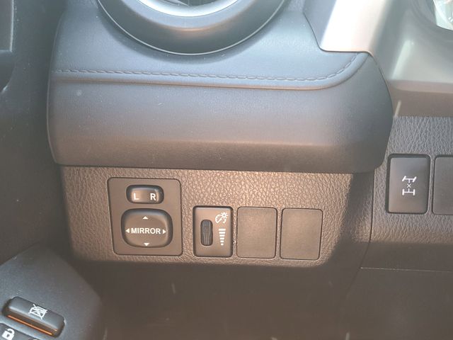 2016 Toyota RAV4 LE - Photo 20