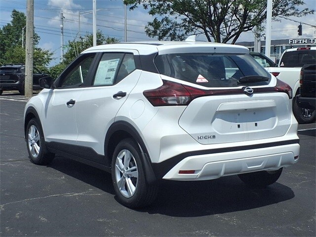 2025 Nissan Kicks Play S photo 4