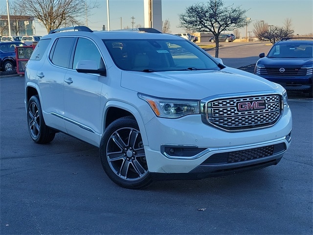 2017 GMC Acadia Denali's photo