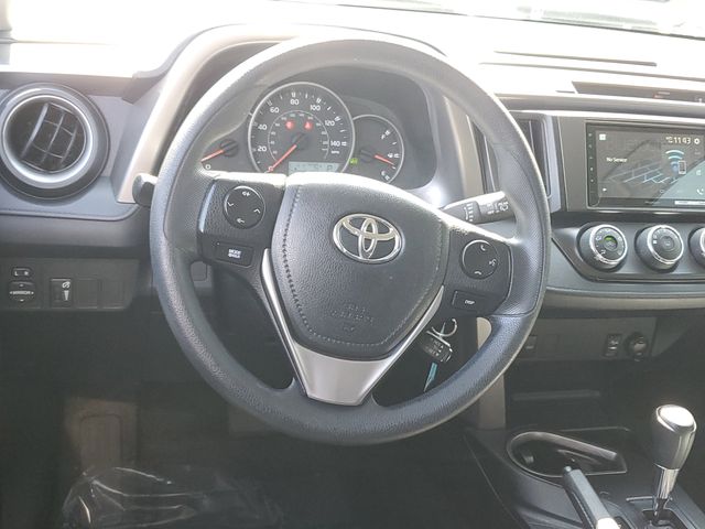 2016 Toyota RAV4 LE - Photo 10