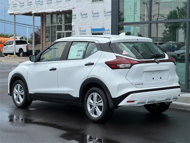 2025 Nissan Kicks Play S photo 3