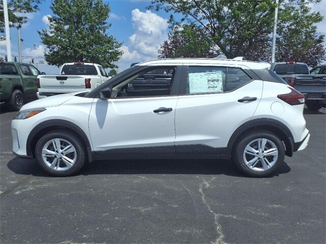 2025 Nissan Kicks Play S photo 3