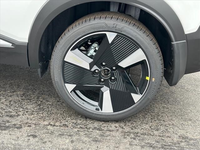 2025 Nissan Kicks SR photo 4