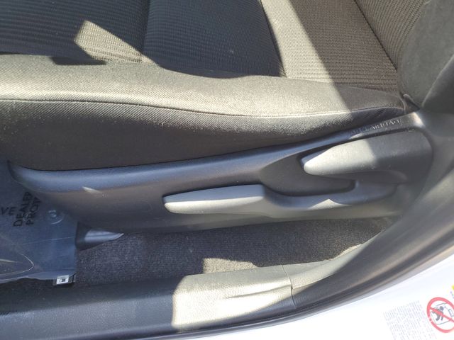 2016 Toyota RAV4 LE - Photo 16