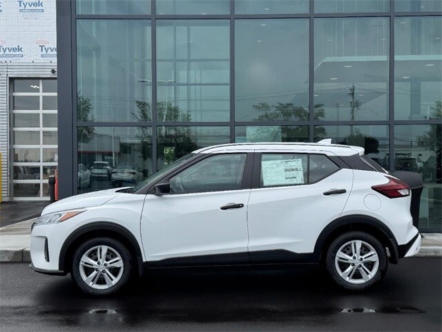 2025 Nissan Kicks Play S photo 2