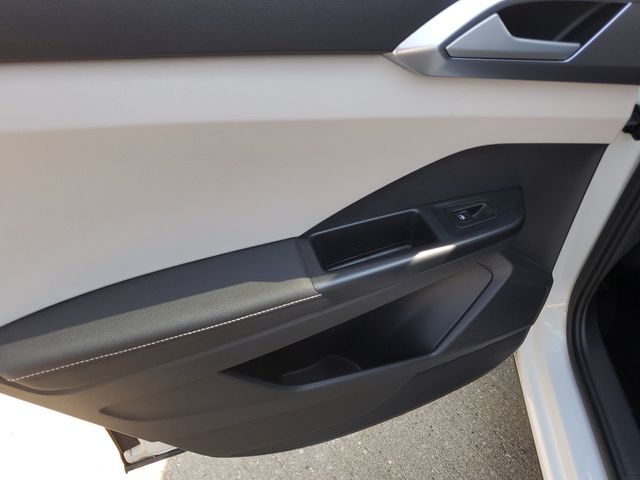 2025 Volkswagen Taos SE - Photo 15