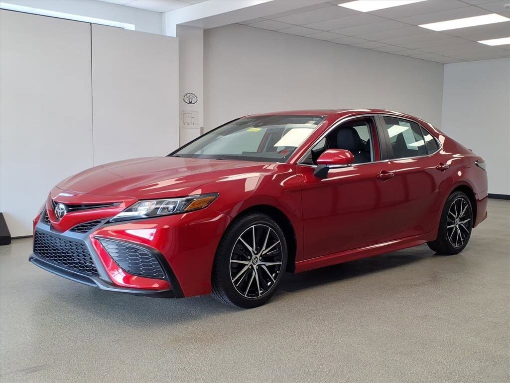 2022 Toyota Camry SE photo 2