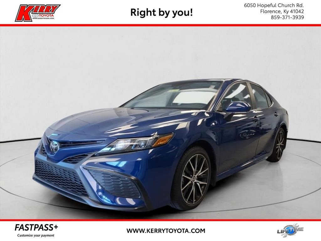 2023 Toyota Camry SE's photo