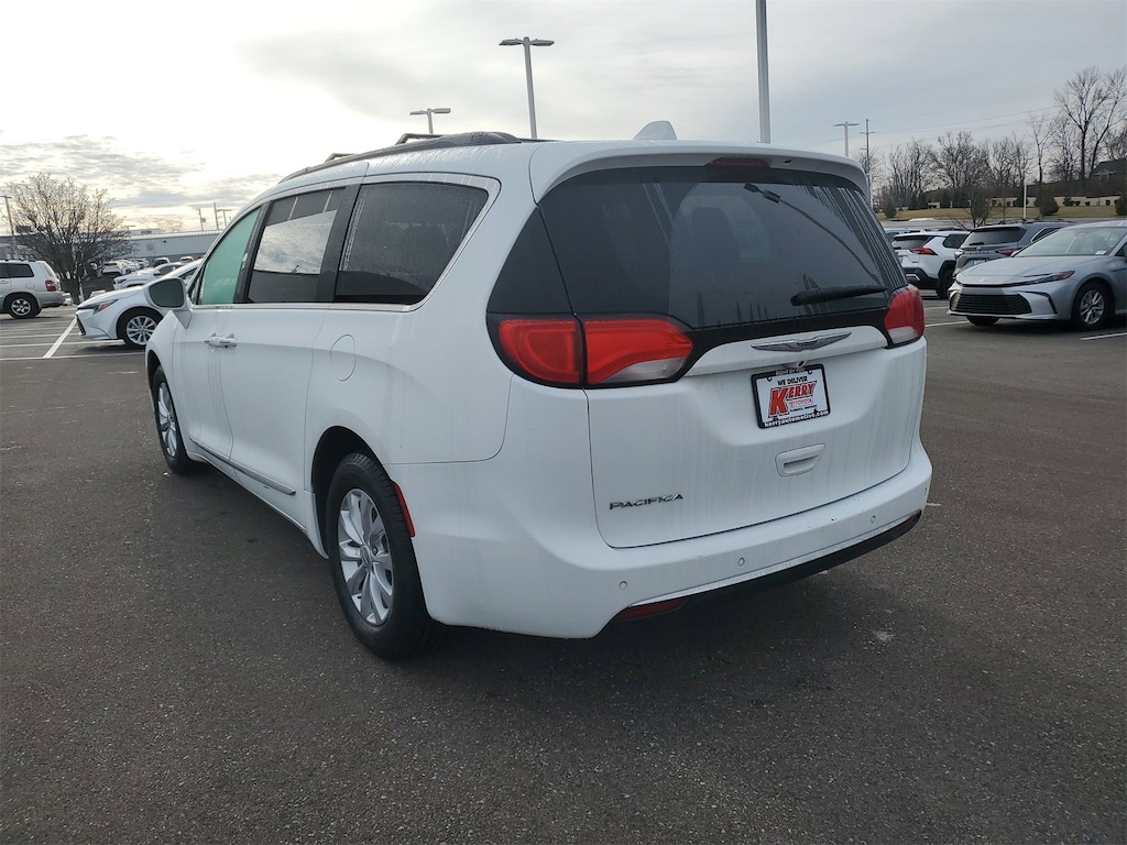 Used 2017 Chrysler Pacifica Touring-L Van