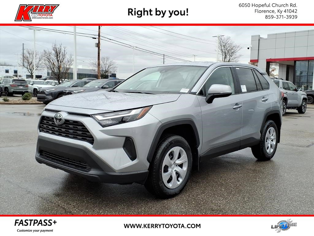 2025 Toyota RAV4 LE's photo