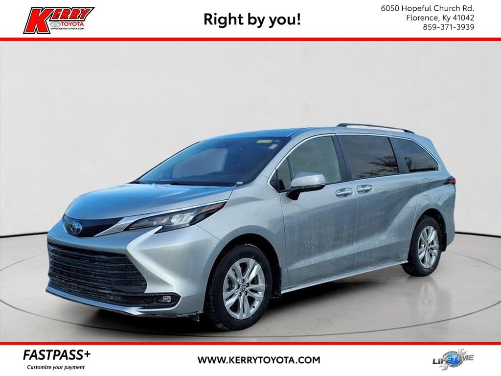 2025 Toyota Sienna XLE's photo