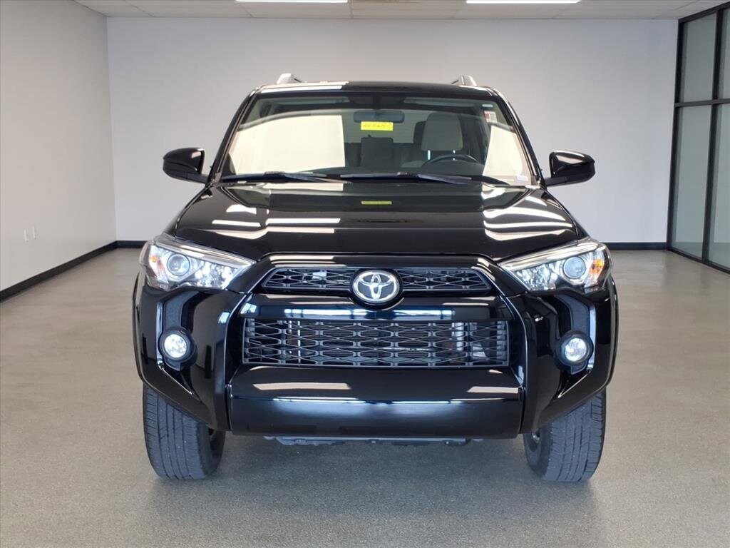 2016 Toyota 4Runner SR5 photo 3