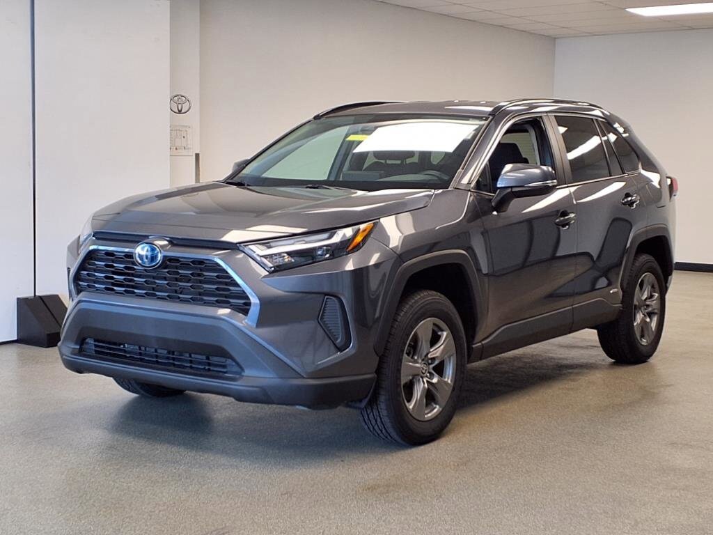 2024 Toyota RAV4 Hybrid XLE photo 2