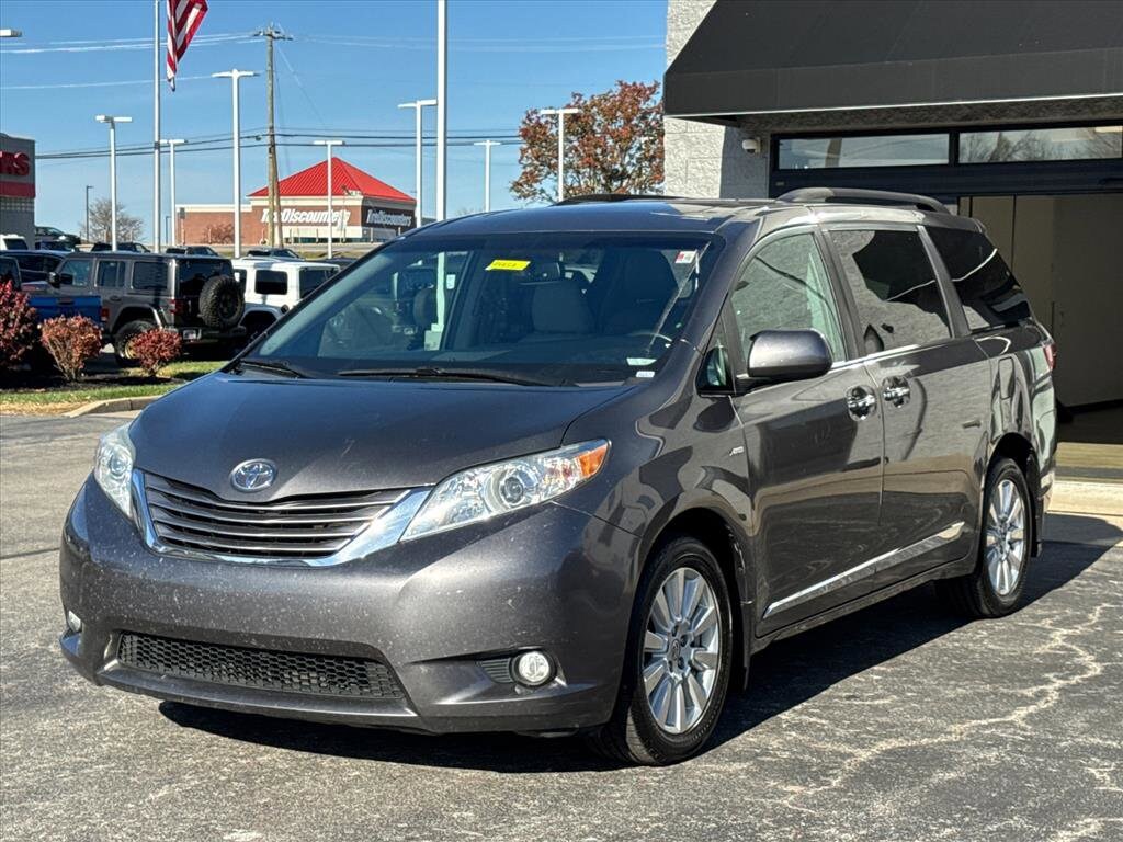 2017 Toyota Sienna XLE Premium photo 2