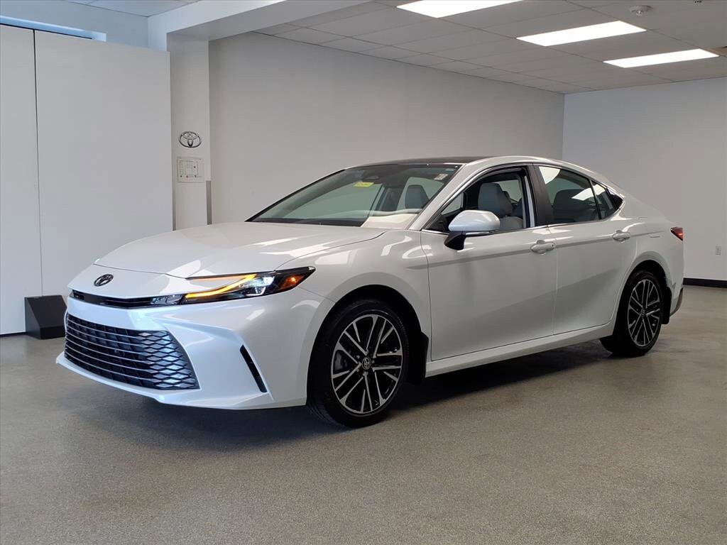 2025 Toyota Camry XSE photo 2