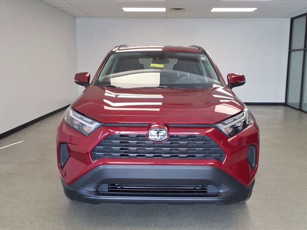 2024 Toyota RAV4 XLE photo 2