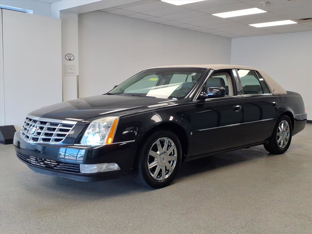 2008 Cadillac DTS photo 2