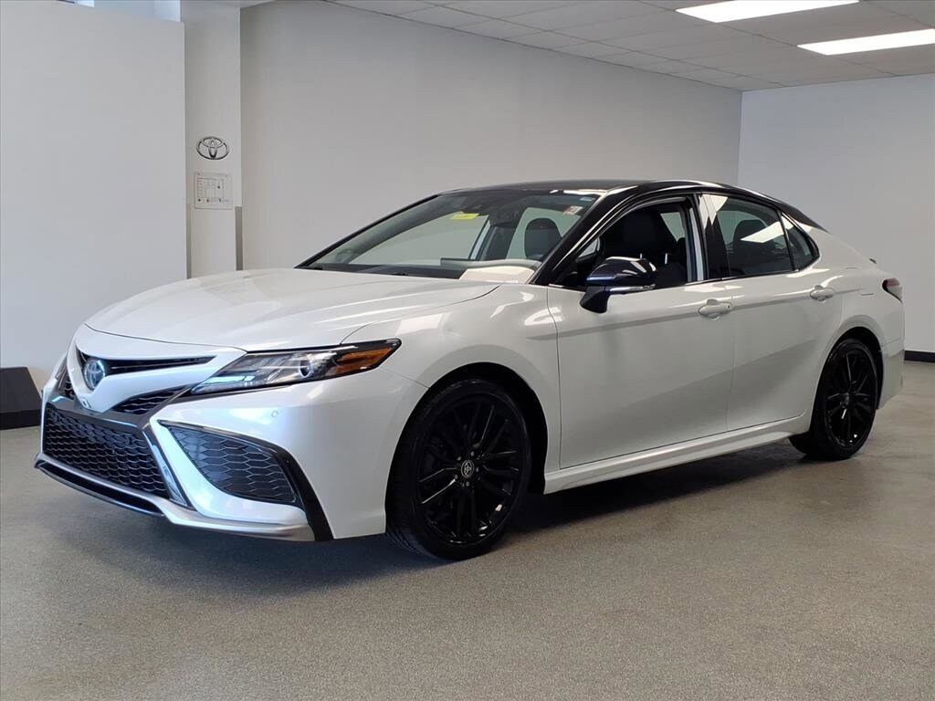 2023 Toyota Camry Hybrid XSE photo 2