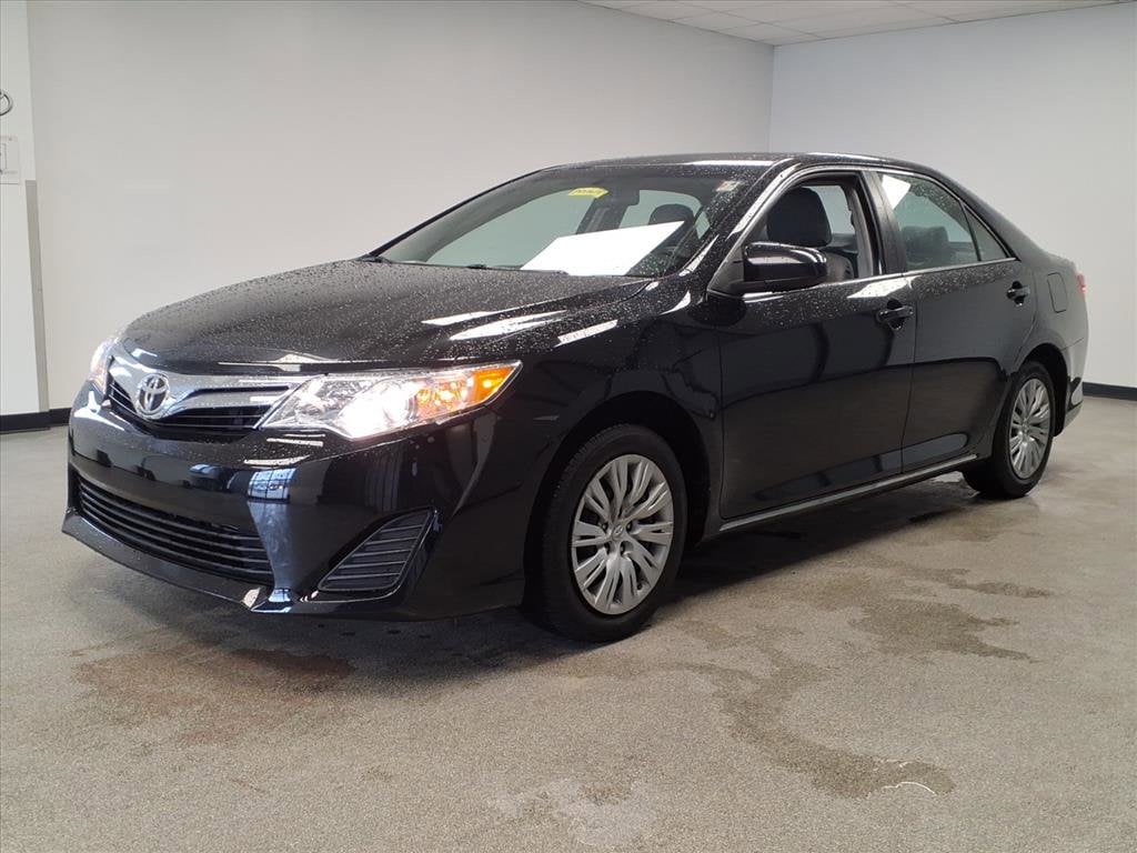 Used 2014 Toyota Camry LE with VIN 4T1BF1FK1EU437281 for sale in Florence, KY