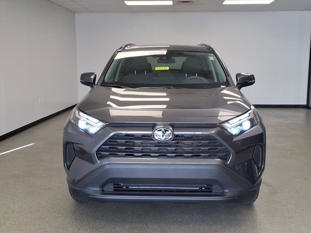2022 Toyota RAV4 XLE photo 2