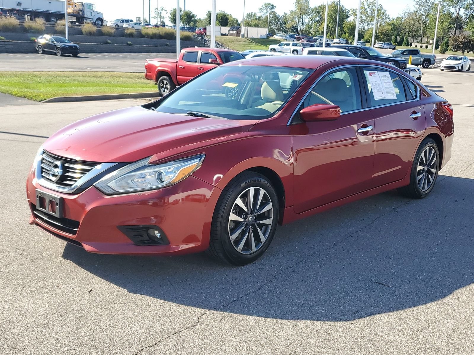 Used 2017 Nissan Altima SV with VIN 1N4AL3AP5HC204821 for sale in Florence, KY