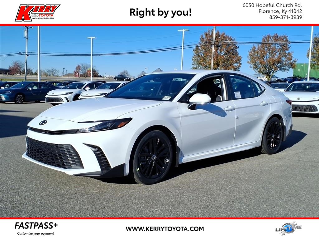 2026 Toyota Camry SE's photo