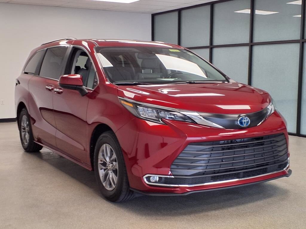2024 Toyota Sienna XLE photo 4