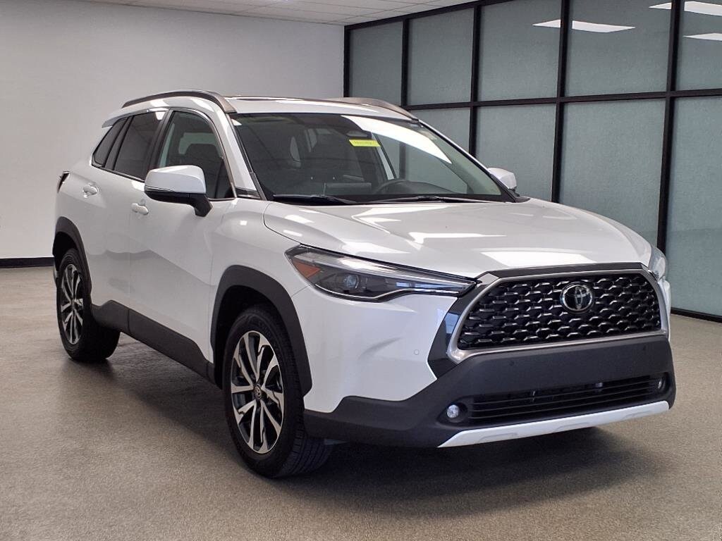 2023 Toyota Corolla Cross XLE photo 4