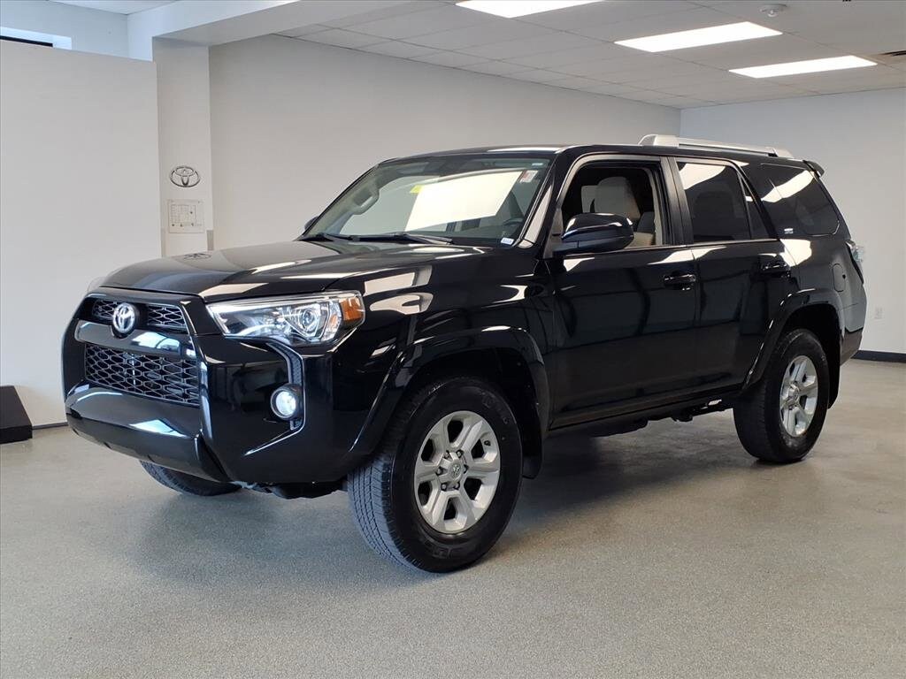 2016 Toyota 4Runner SR5 photo 2