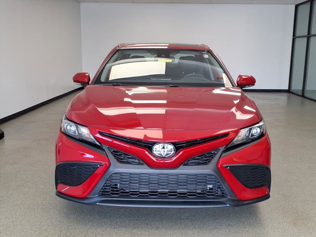 2022 Toyota Camry SE photo 3