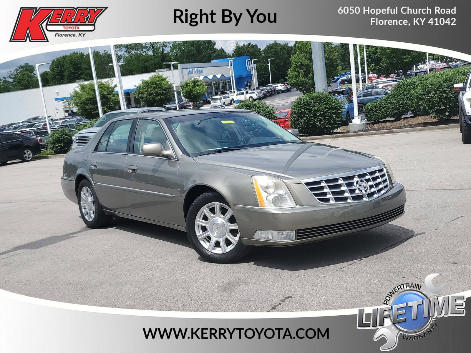 2011 Cadillac DTS Standard's photo
