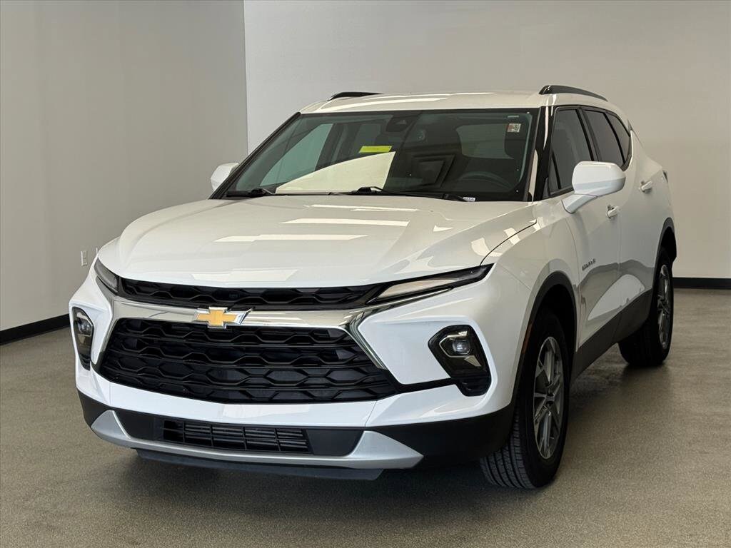 2023 Chevrolet Blazer 2LT photo 2